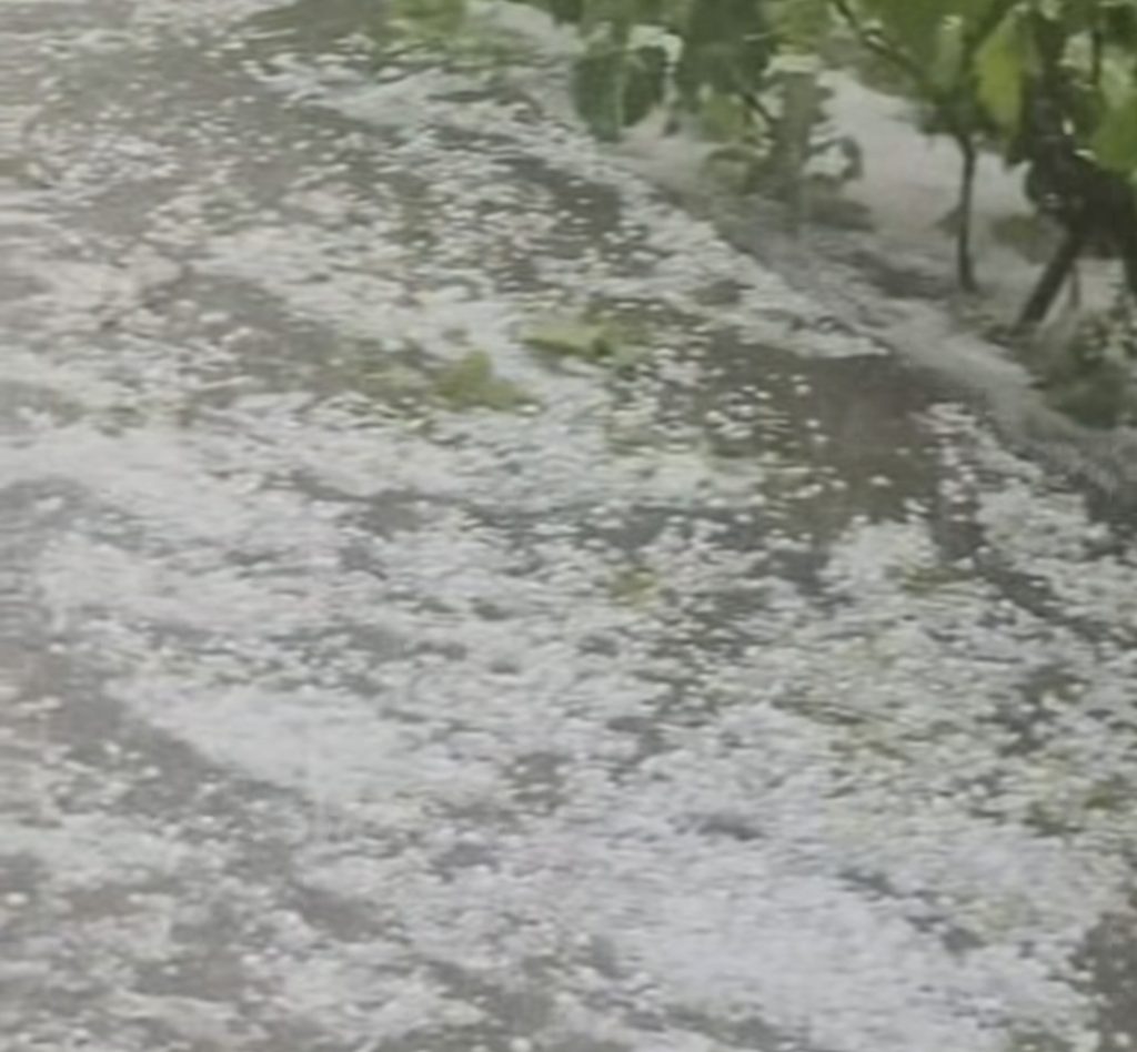 Mare atenție! COD GALBEN DE FURTUNI ÎN DÂMBOVIȚA! Ploi torențiale, vijelii și grindină până la ora 23:00