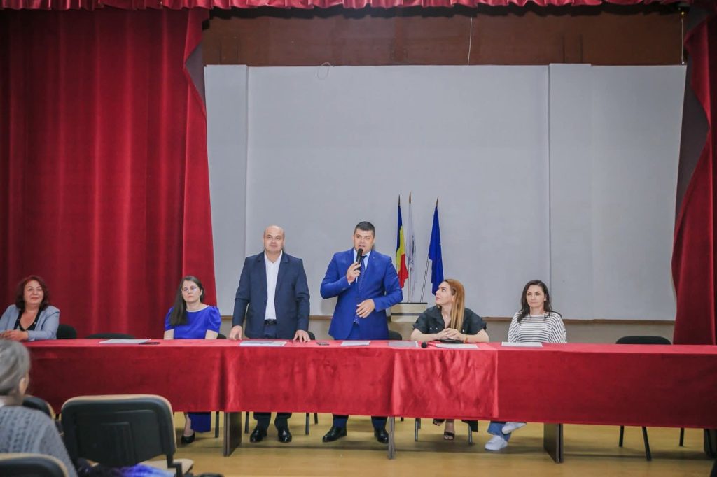 Primarul Laurențiu Costache mesaj de recunoștință pentru dascălii din Titu