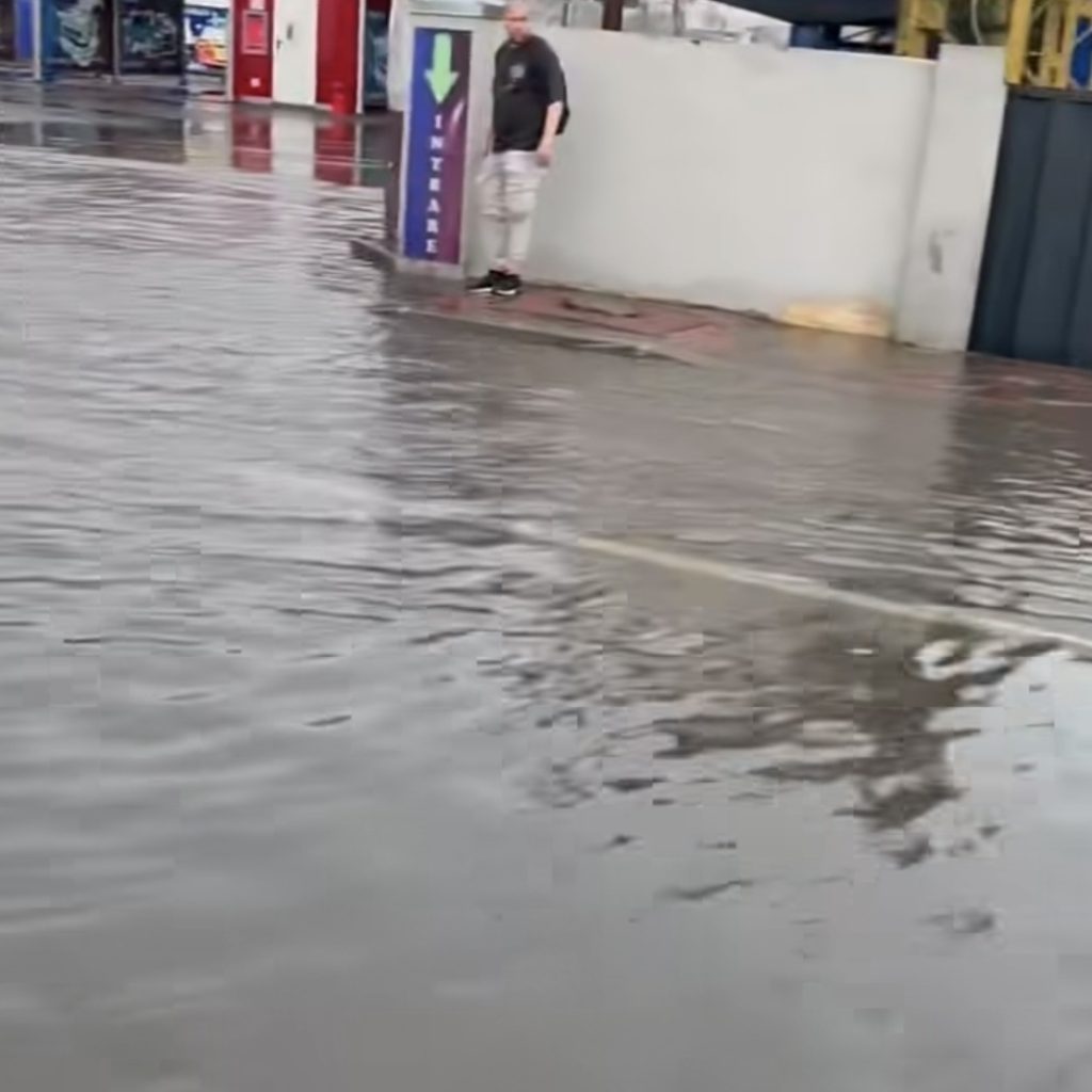 Vreme instabilă astăzi. Meteorologii avertizează asupra ploilor torențiale și a riscului de inundații locale