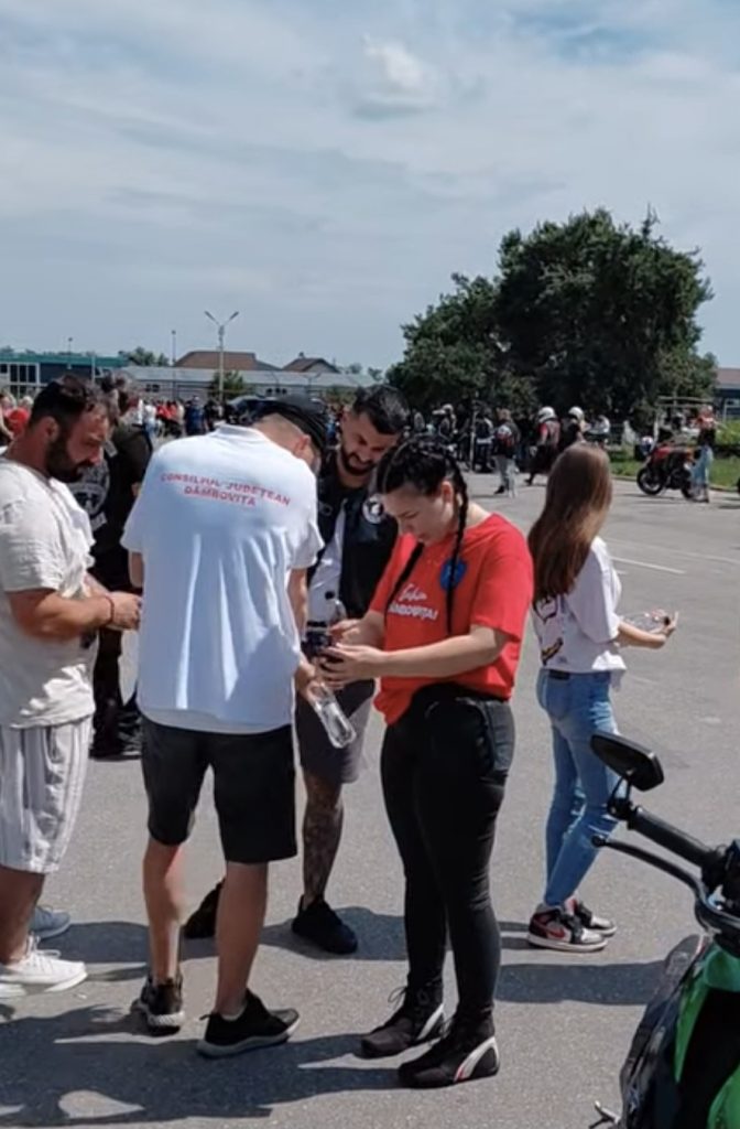 Vuietul motoarelor a cucerit Dâmbovița! Peste 200 de motocicliști au oferit un spectacol impresionant la Parada Moto