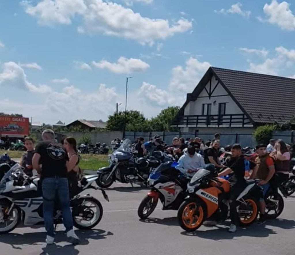 Vuietul motoarelor a cucerit Dâmbovița! Peste 200 de motocicliști au oferit un spectacol impresionant la Parada Moto