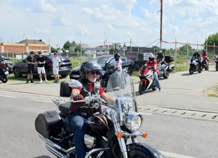 Vuietul motoarelor a cucerit Dâmbovița! Peste 200 de motocicliști au oferit un spectacol impresionant la Parada Moto
