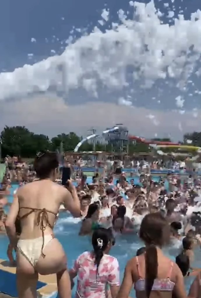 VAL DE DISTRACȚIE LA COMPLEXUL TURISTIC DE NATAȚIE TÂRGOVIȘTE! COMPLEXUL TURISTIC DE NATAȚIE TÂRGOVIȘTE