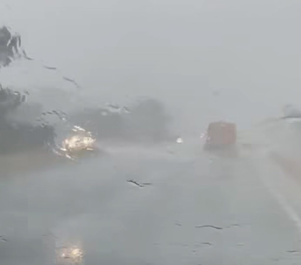 Dâmbovița intră sub Cod Galben de furtuni! Urmează ploi torențiale, vijelii și grindină Dâmbovița intră sub Cod Galben de furtuni! Urmează ploi torențiale, vijelii și grindină