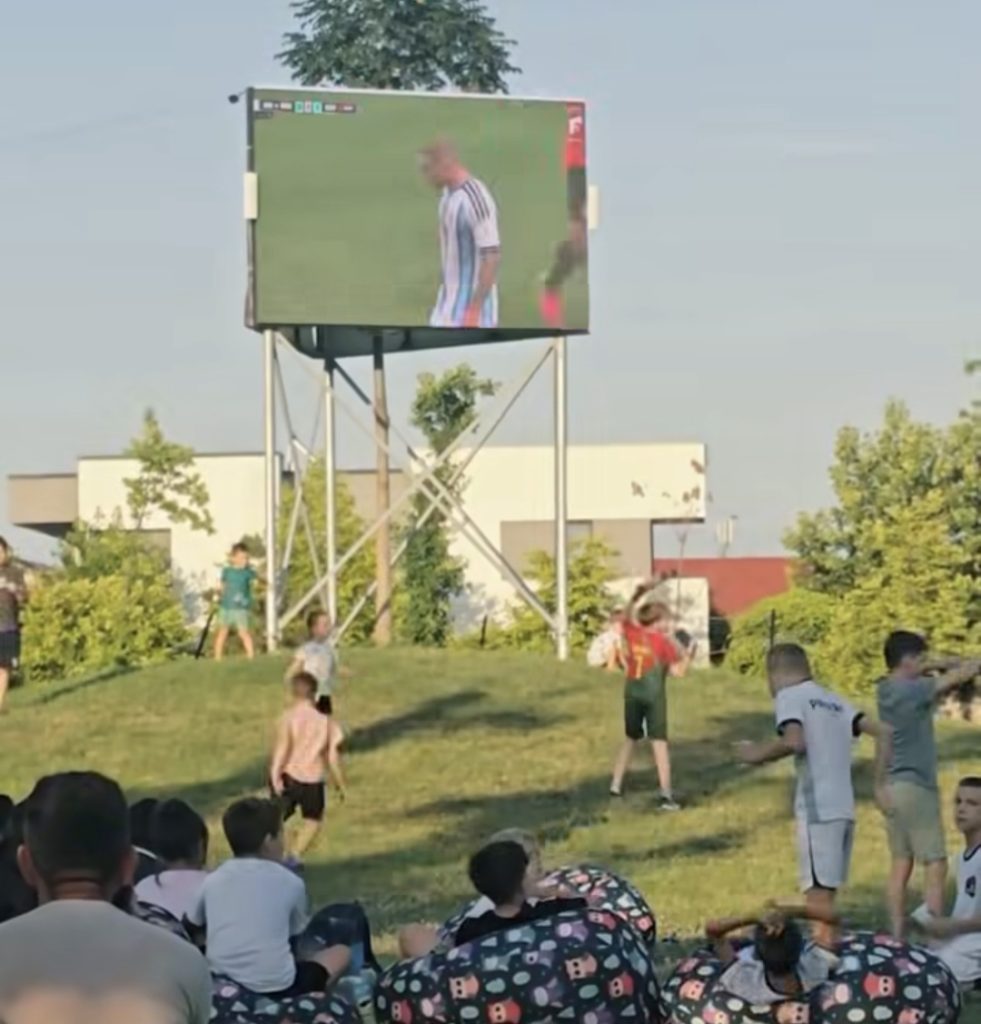 Parcul Orășenesc din Titu prinde viață. Primarul Laurențiu Costache: „Împreună construim cele mai frumoase amintiri” Parcul Orășenesc din Titu