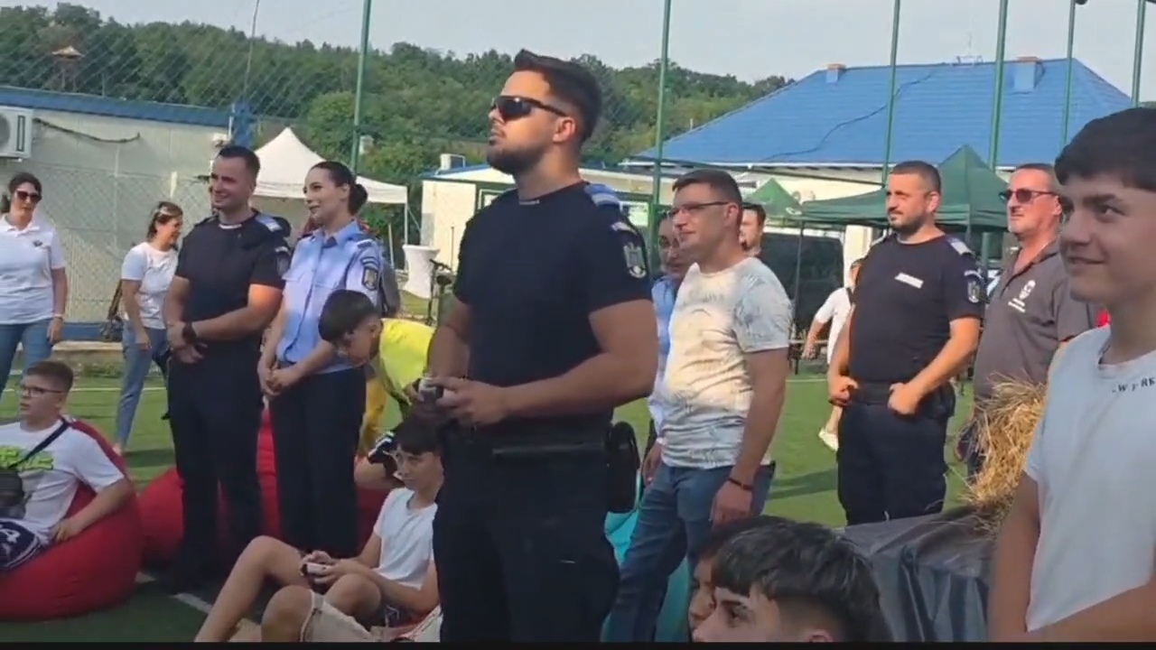 Provocare neașteptată pentru jandarmii dâmbovițeni! Au schimbat misiunile cu... meciurile de FIFA
