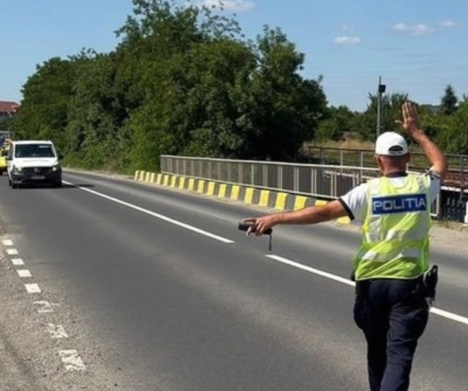 Razie pe DN7, astăzi, între orele 14:00 și 18:00. Polițiștii rutieri intensifică controalele Razie pe DN7, astăzi, între orele 14:00 și 18:00. Polițiștii rutieri intensifică controalele