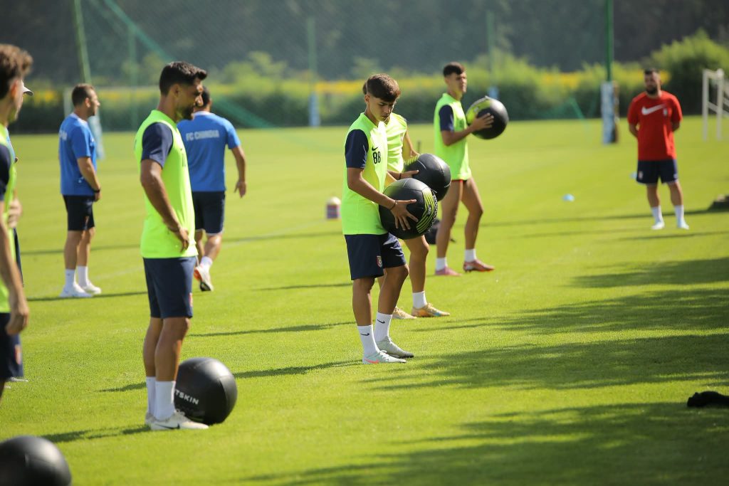 Viitorul Chindiei prinde contur! Trei tineri fotbaliști din academia clubului fac pasul spre echipa mare Viitorul Chindiei prinde contur