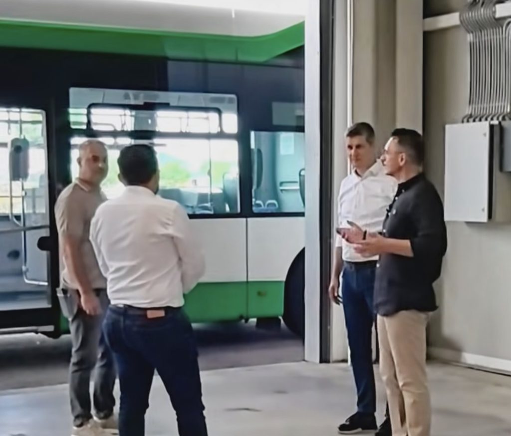 Autobuzele electrice din Târgoviște, cu costuri de utilizare cu până la 75% mai mici! Transportul public face pasul spre energia verde