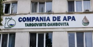 COMPANIA DE APĂ FACE APEL LA CONSUM RESPONSABIL: „EVITAȚI UDATUL GRĂDINILOR, UMPLEREA PISCINELOR ȘI SPĂLATUL MAȘINILOR CU APĂ POTABILĂ”