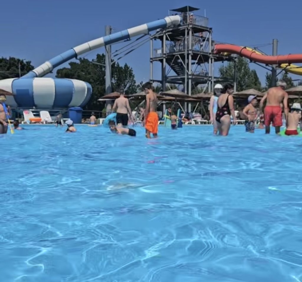 Litoralul de acasă este la Târgoviște! Răcoarea îi așteaptă pe târgovișteni la Complexul Turistic de Natație