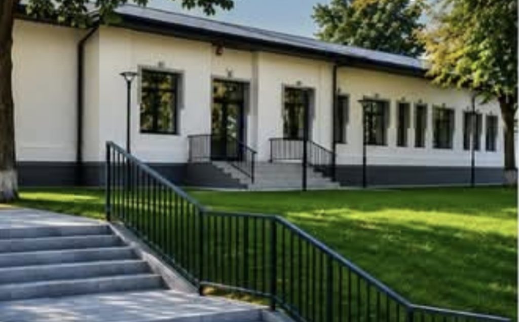 UN NOU ÎNCEPUT LA COLACU! ȘCOALA MODERNIZATĂ ÎȘI DESCHIDE PORȚILE PENTRU ELEVII DIN RĂCARI UN NOU ÎNCEPUT LA COLACU! ȘCOALA MODERNIZATĂ 0000