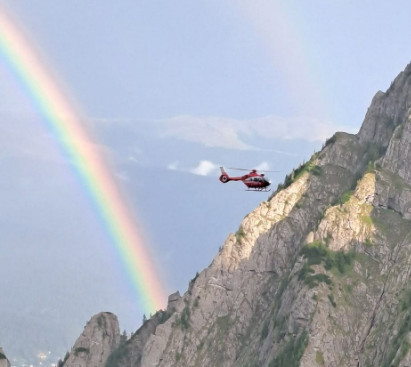 PREMIERĂ NAȚIONALĂ în Bucegi! Doi alpiniști germani, salvați din Peretele Văii Albe într-o misiune aero spectaculoasă. Jos pălăria pentru toți cei implicați! premiera salvamont