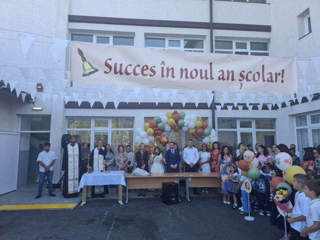 Emoții duble la început de an școlar, pentru primarul comunei Răzvad Emoții duble la început de an școlar, pentru primarul comunei Răzvad
